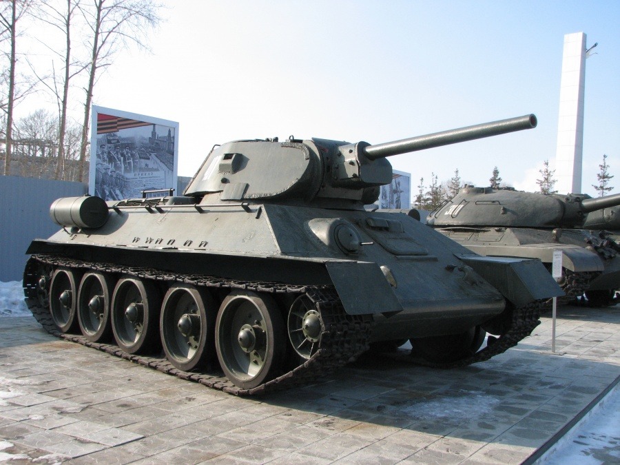 Srednij-tank-T-34-76.jpg